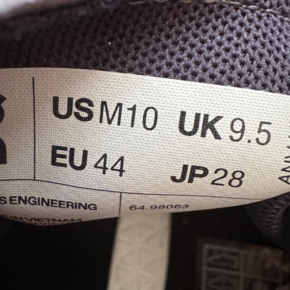 On Running Cloudvista Men's + extra shoe laces - Gray and Black, sz M10 - Picture 3 of 9